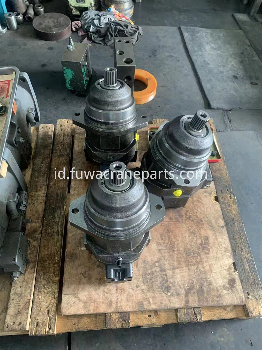 crawler crane gear box location